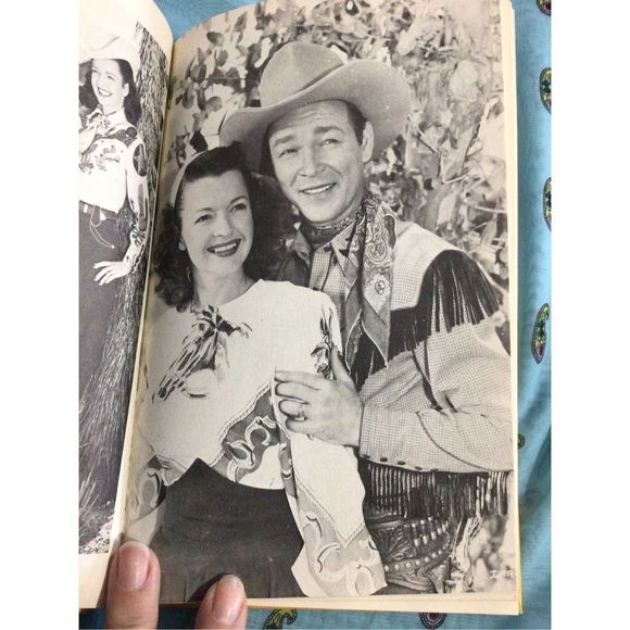 1979 The Story of Roy Rogers and Dale Evans “Happy Trails” - Picture 4 of 16